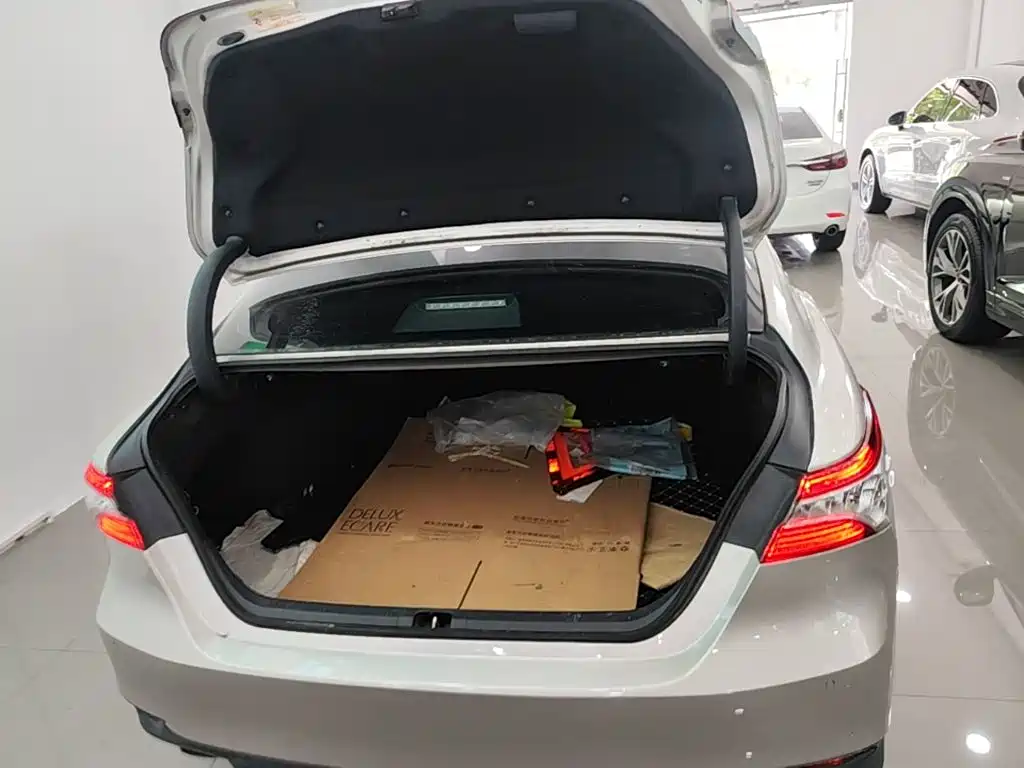 Toyota Camry — миниатюра 19