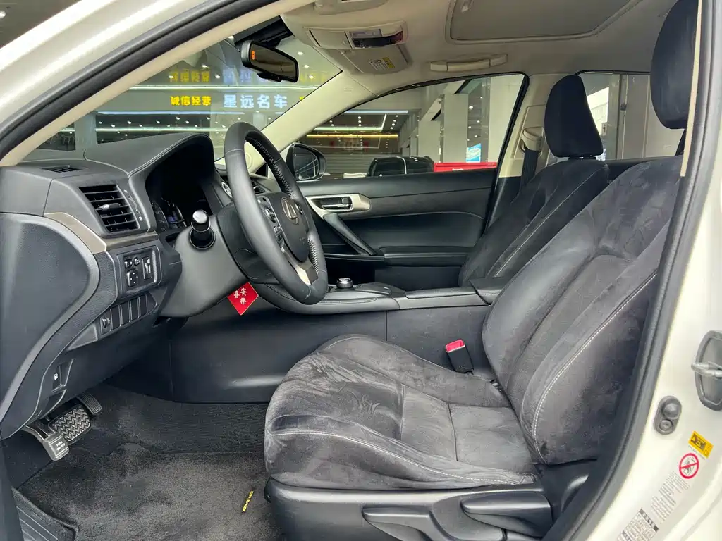 Lexus CT — миниатюра 7
