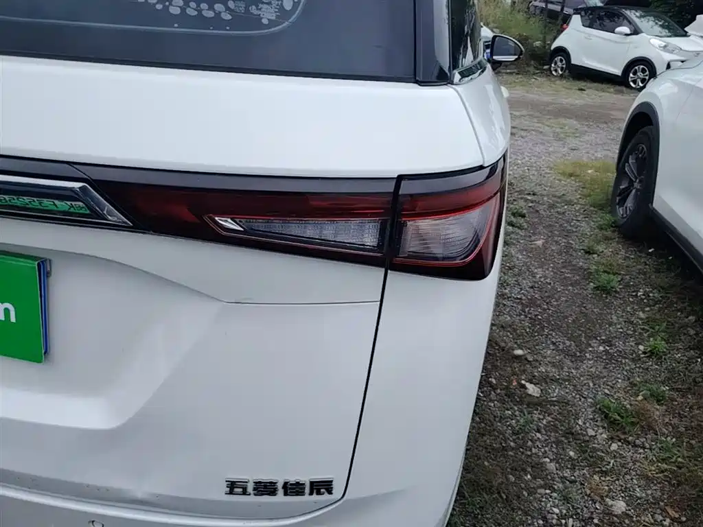 Wuling Jiachen 2022 1.5T CVT Smart Luxury