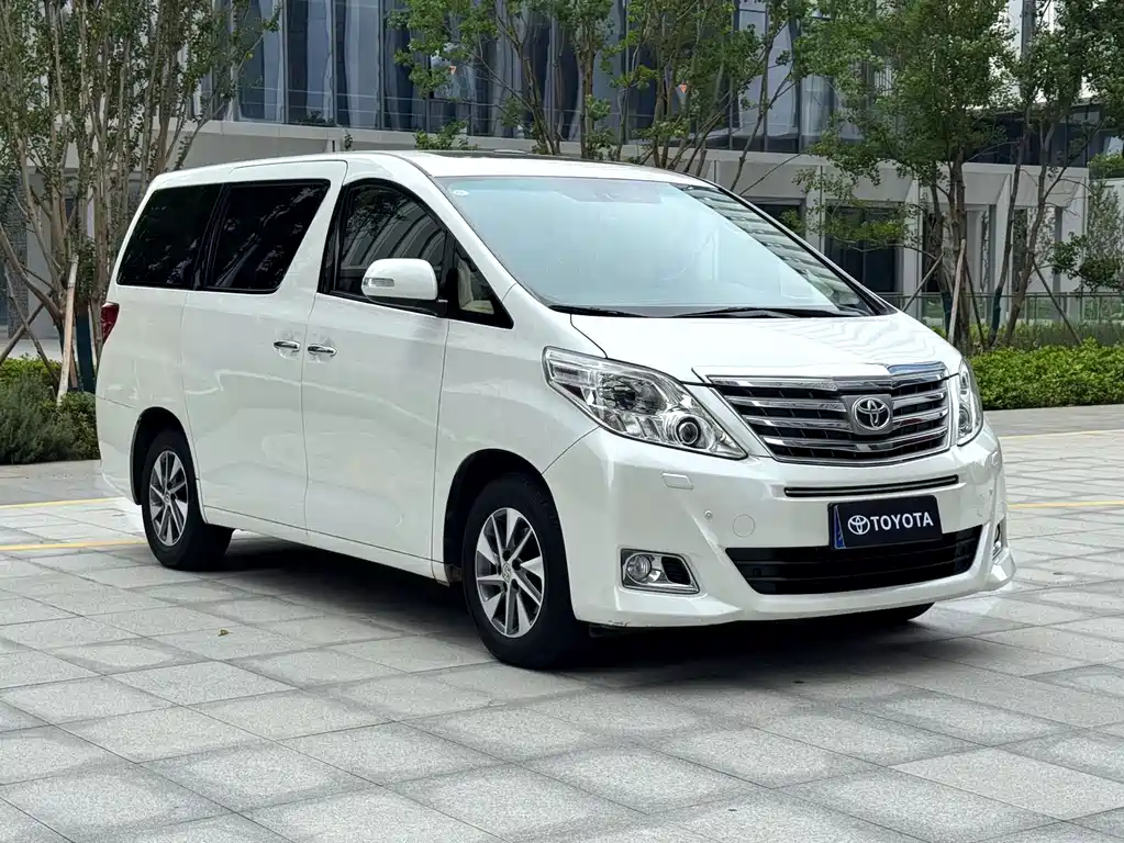 Toyota Alphard — миниатюра 3