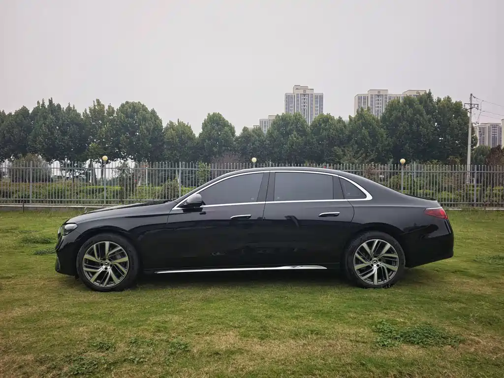Mercedes-Benz E-Class — миниатюра 8