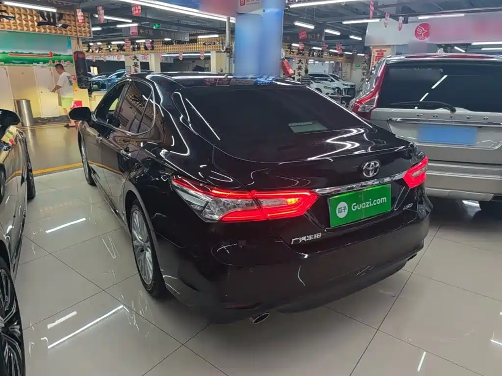 Toyota Camry — миниатюра 5