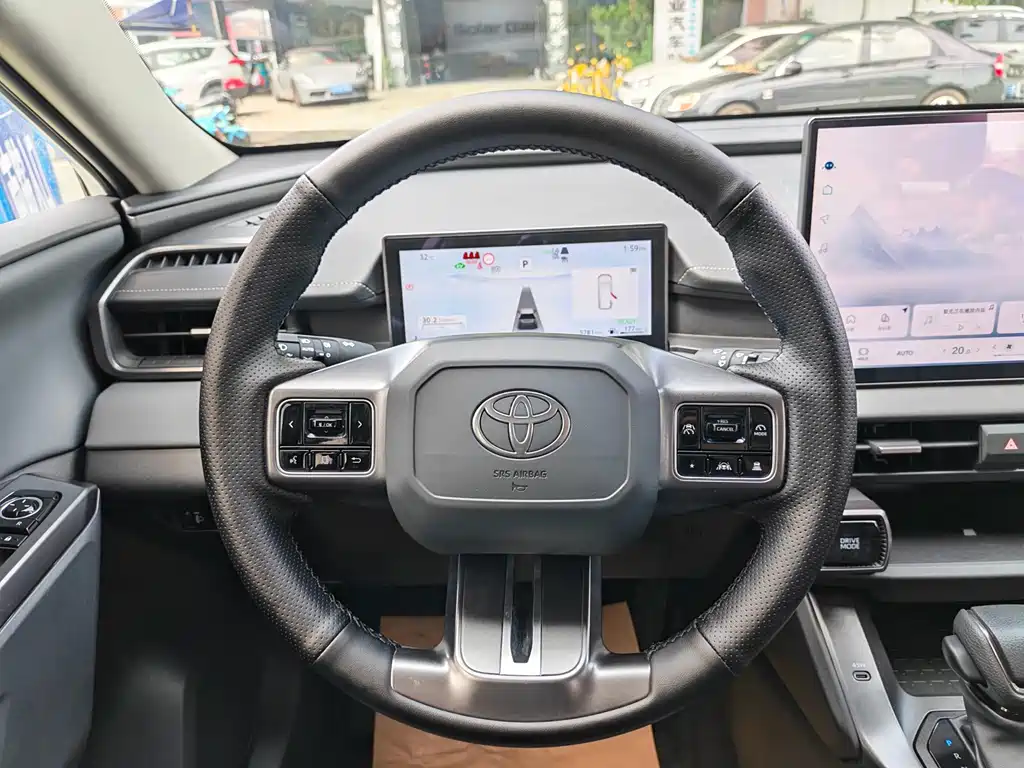 Toyota RAV4 — миниатюра 12