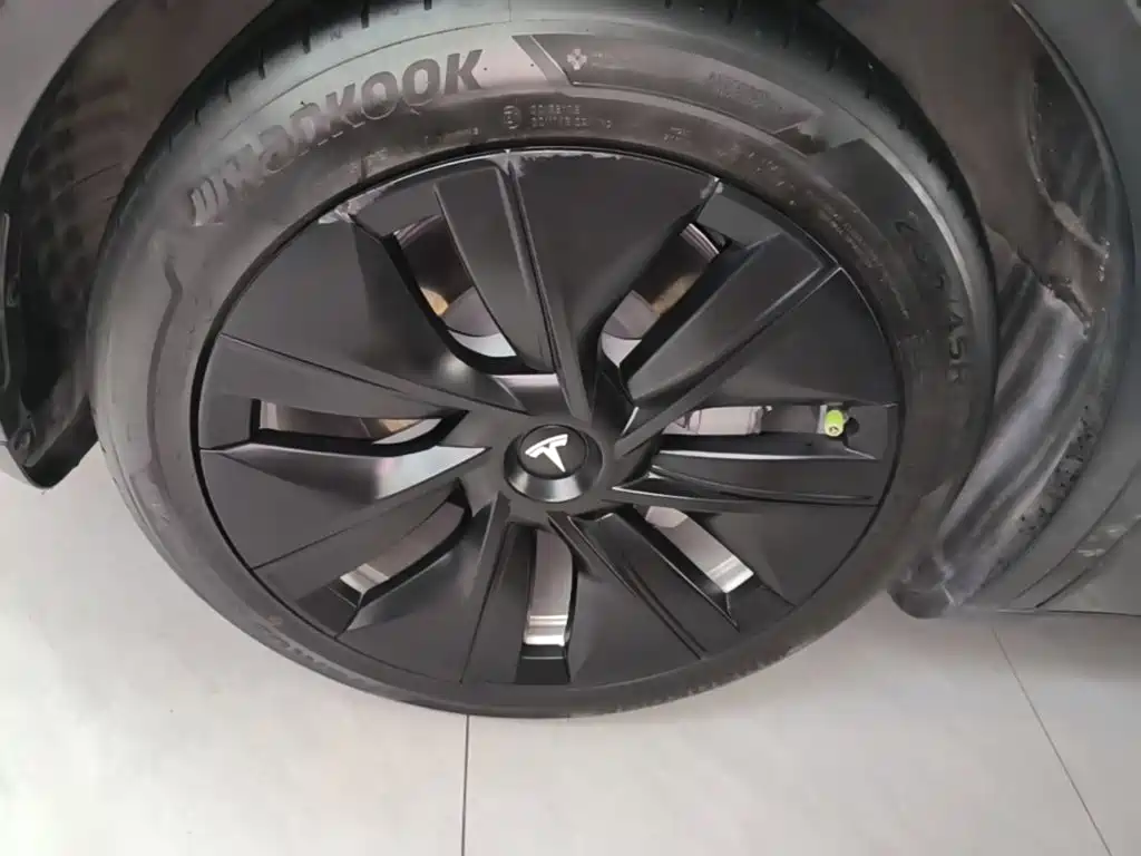 Tesla Model Y — миниатюра 23