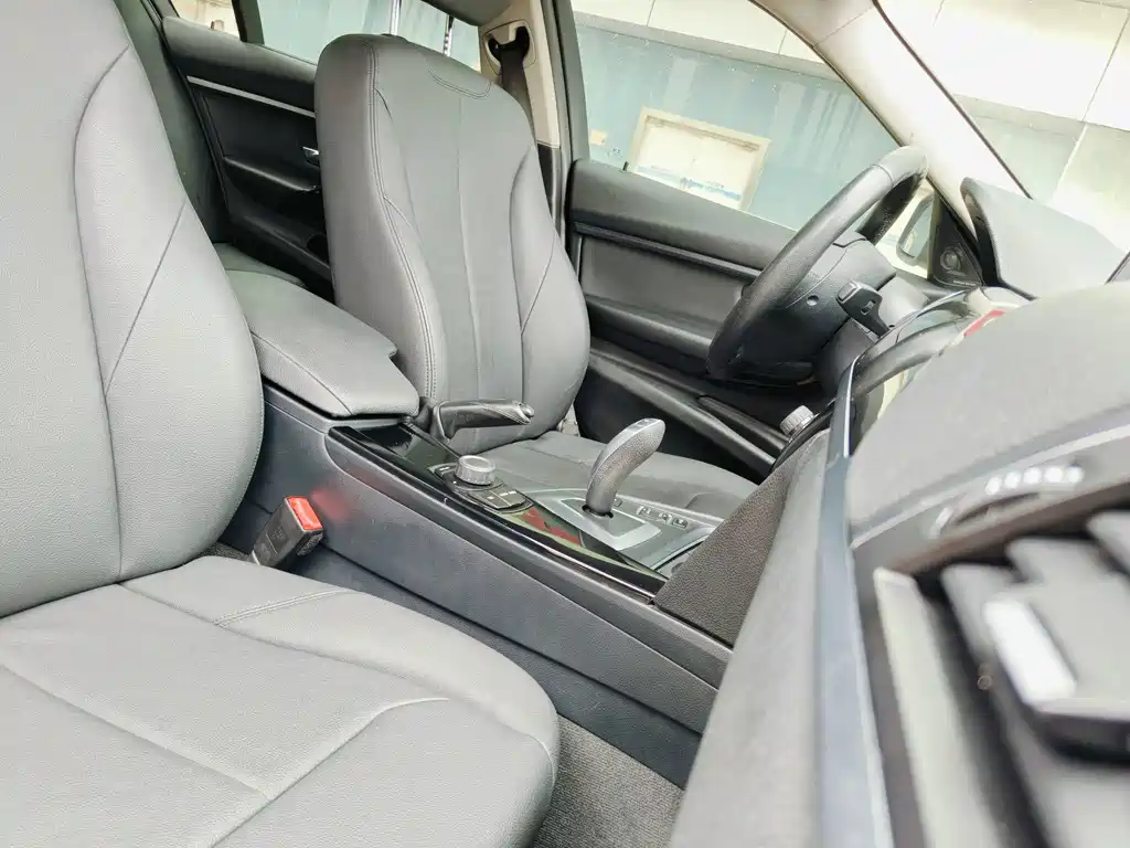 BMW 3 Series — миниатюра 17