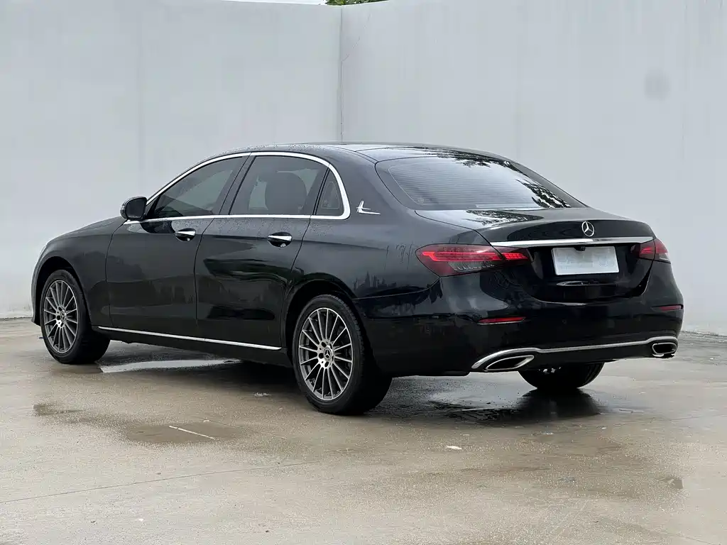 Mercedes-Benz E-Class — миниатюра 6