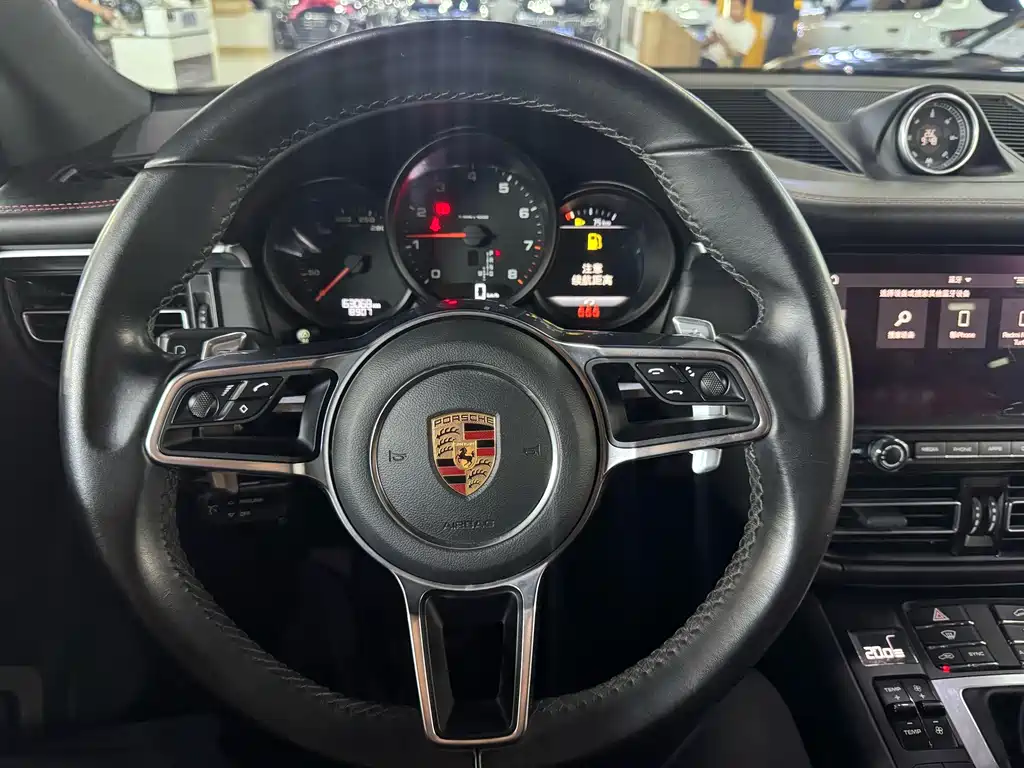 Porsche Macan — миниатюра 7