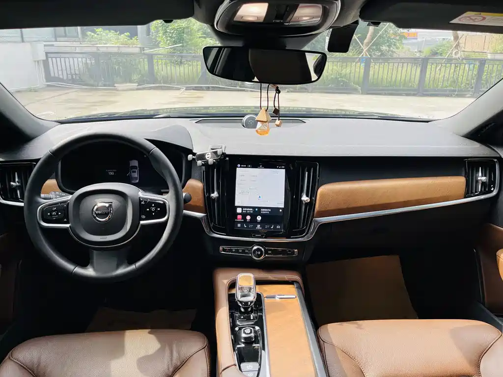 Volvo S90 2024 B5 Luxury