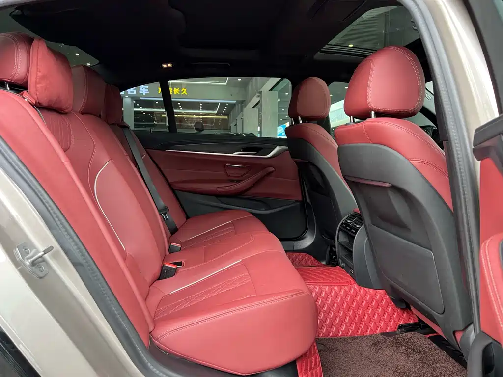 BMW 5 Series — миниатюра 10