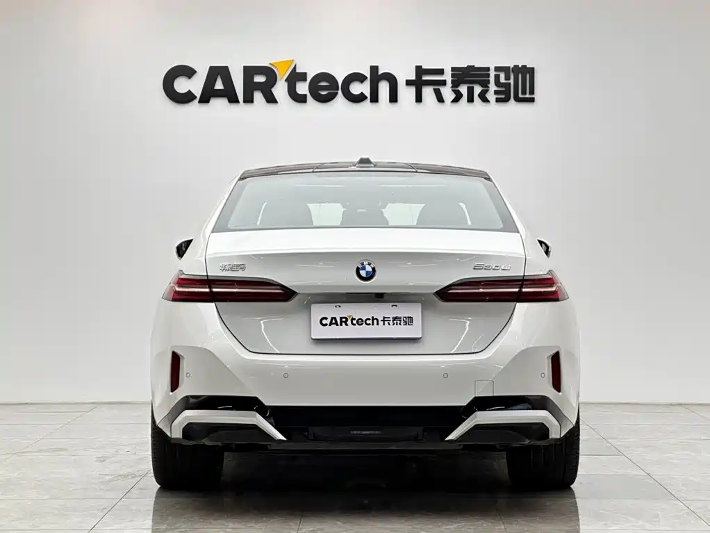 BMW 5 Series — миниатюра 4