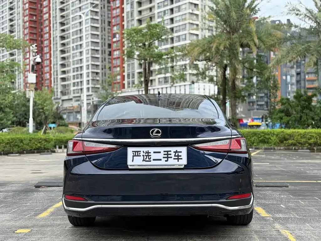 Lexus ES — миниатюра 8