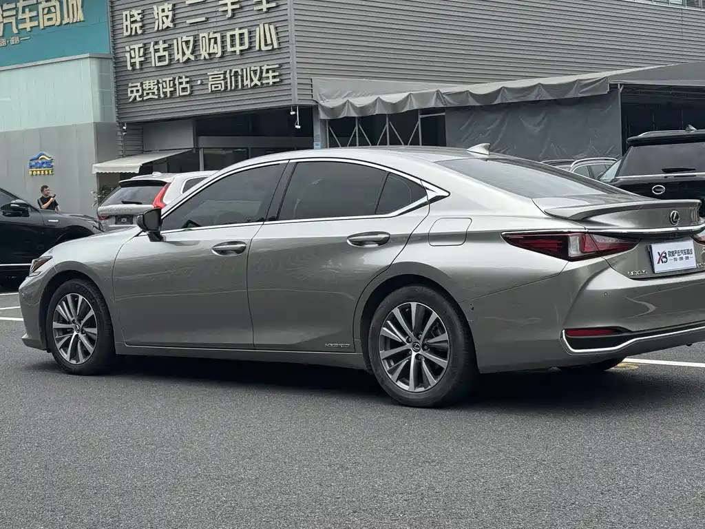 Lexus ES 2020 300h