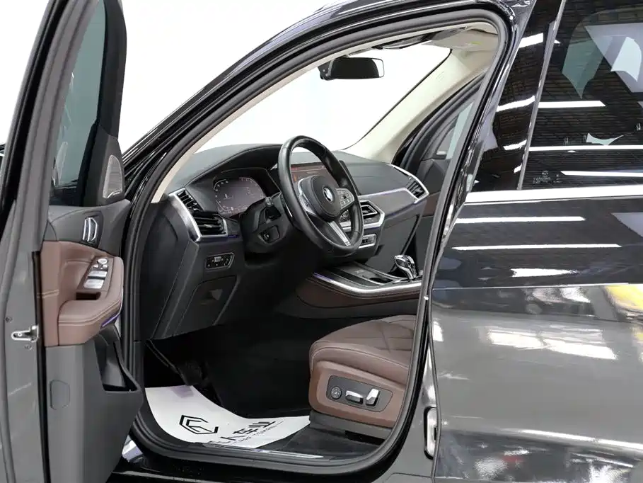 BMW X5 2022 xDrive 30Li Premium M Sport