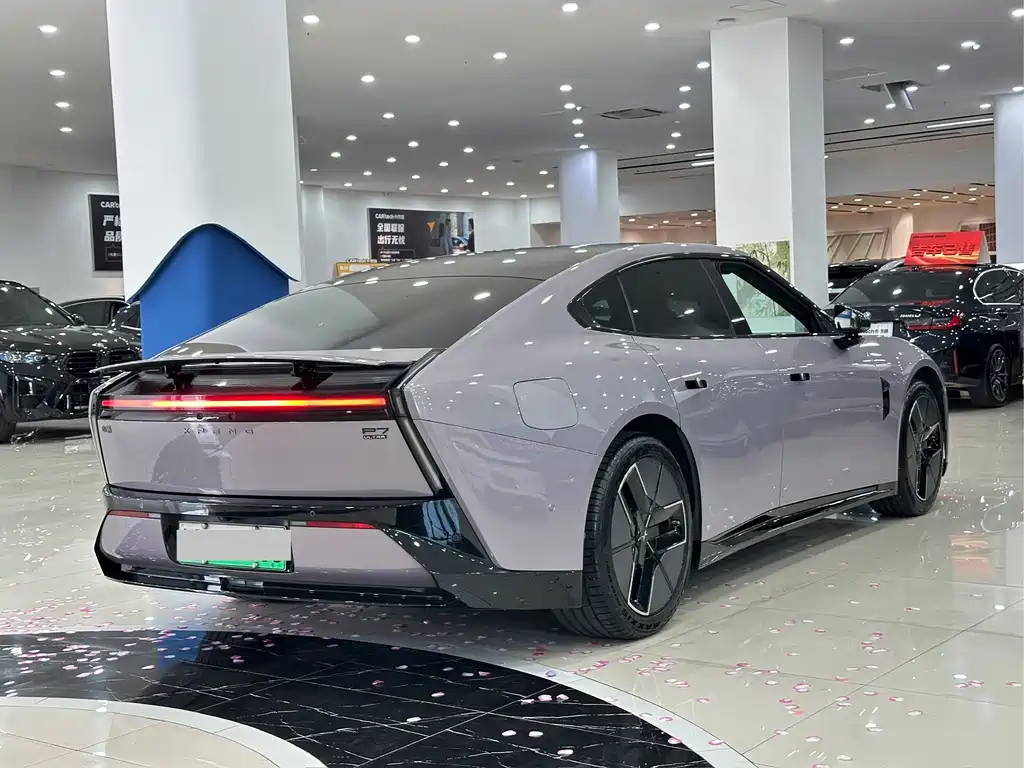 XPeng P7 — миниатюра 12