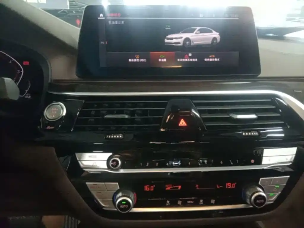 BMW 5 Series — миниатюра 13
