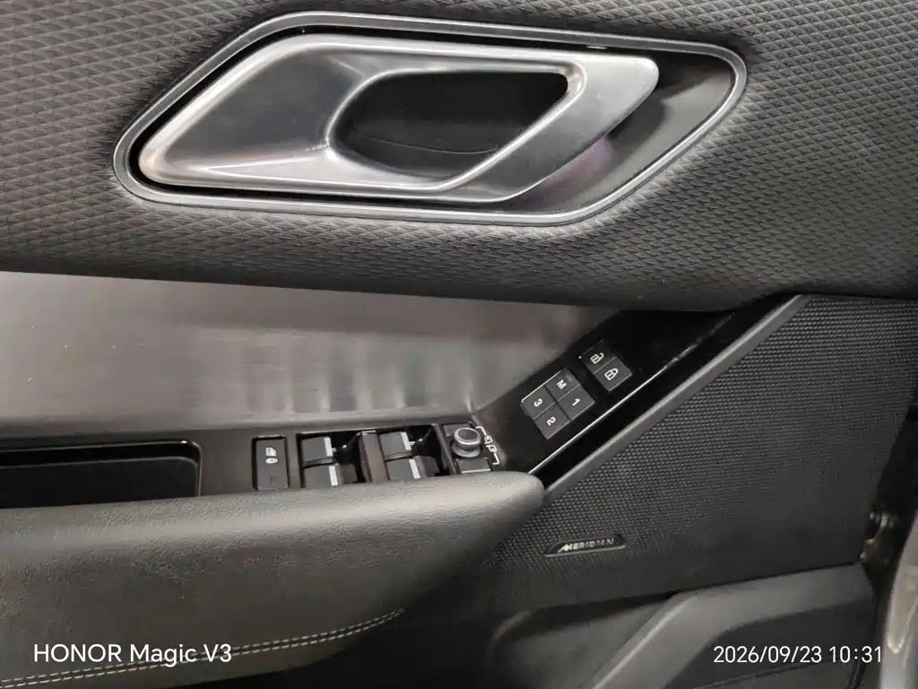 Land Rover Velar — миниатюра 5