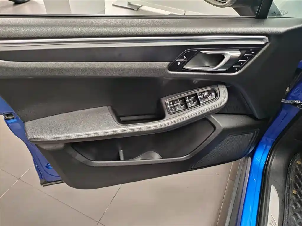 Porsche Macan — миниатюра 12