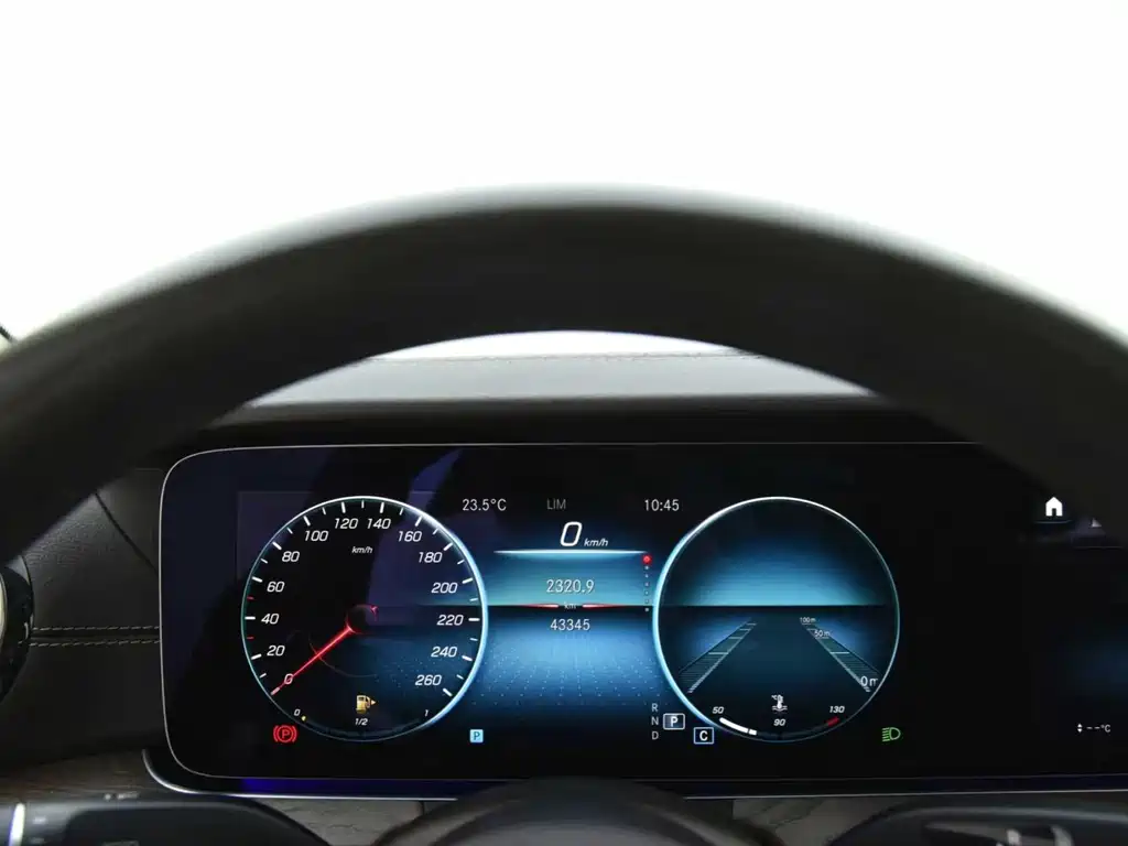 Mercedes-Benz E-Class — миниатюра 6