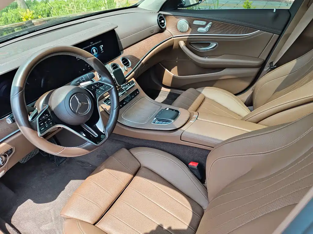 Mercedes-Benz E-Class — миниатюра 26