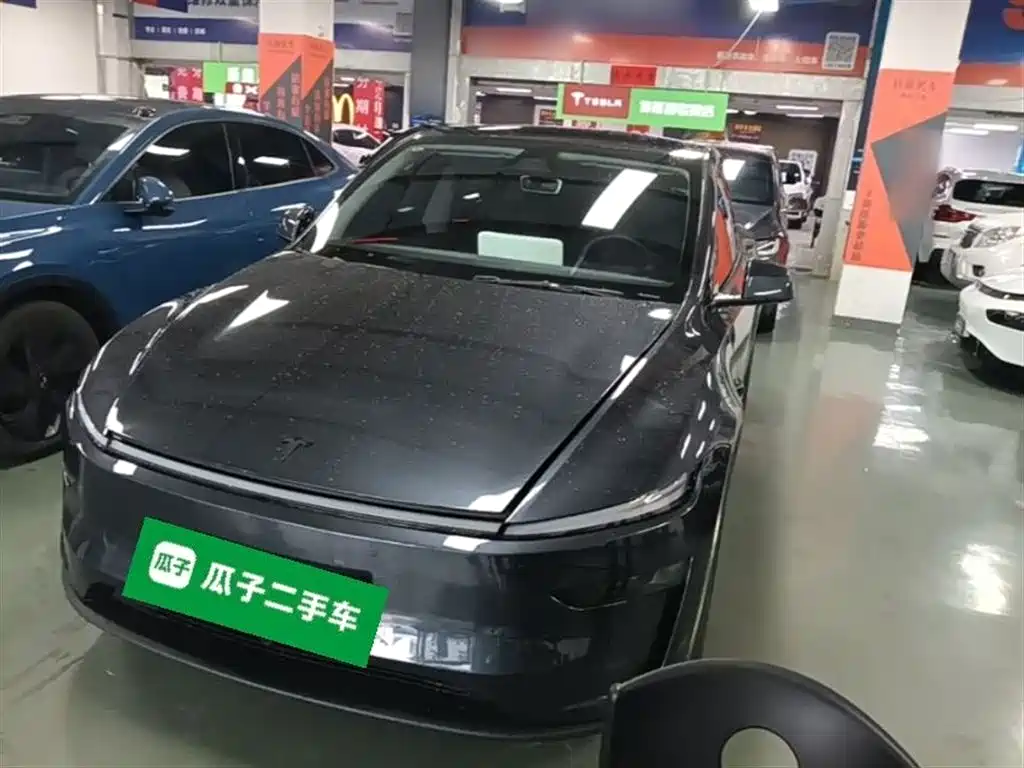 Tesla Model Y 2025