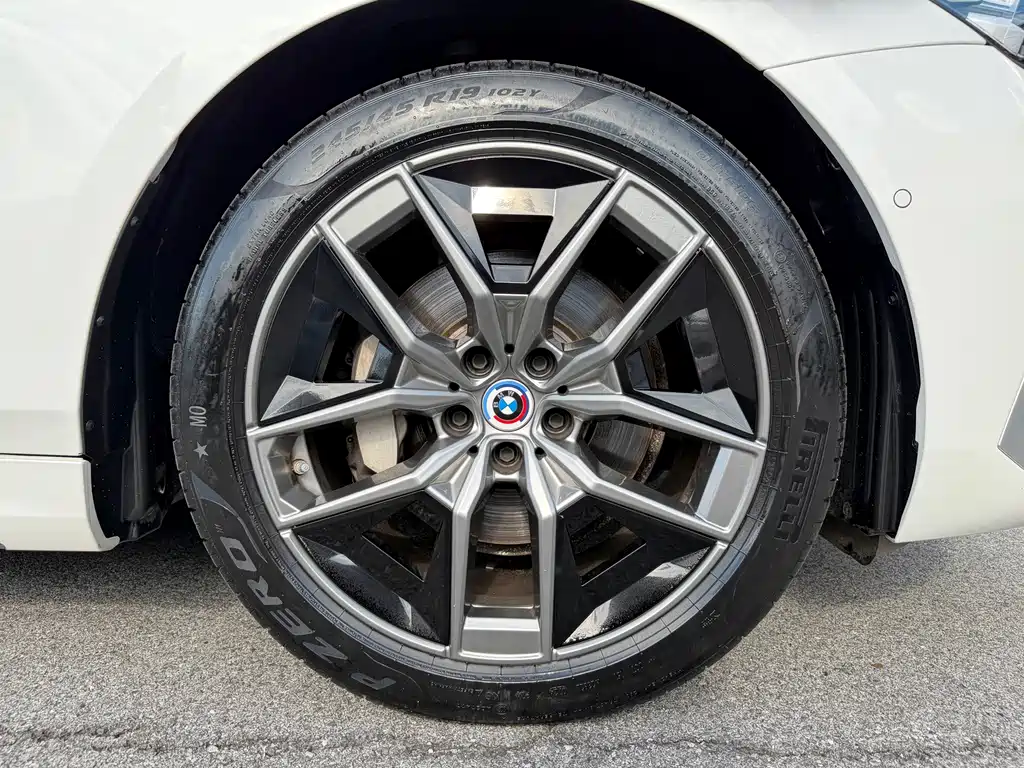 BMW 5 Series — миниатюра 29