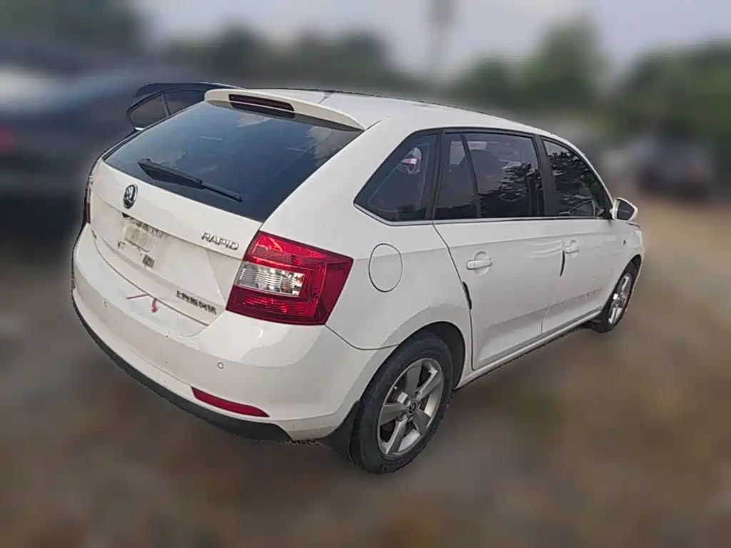 Skoda Rapid Spaceback — миниатюра 10