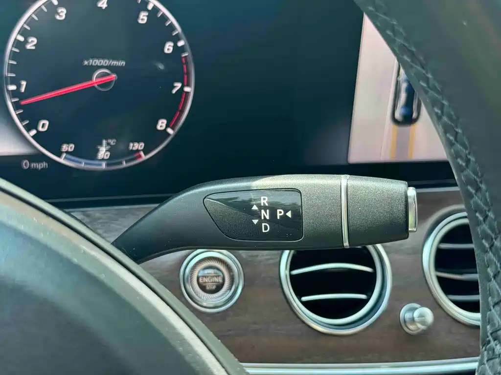 Mercedes-Benz E-Class — миниатюра 9