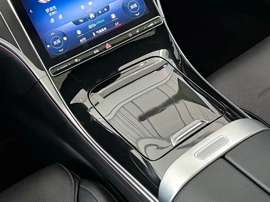 Mercedes-Benz C-Class — миниатюра 18