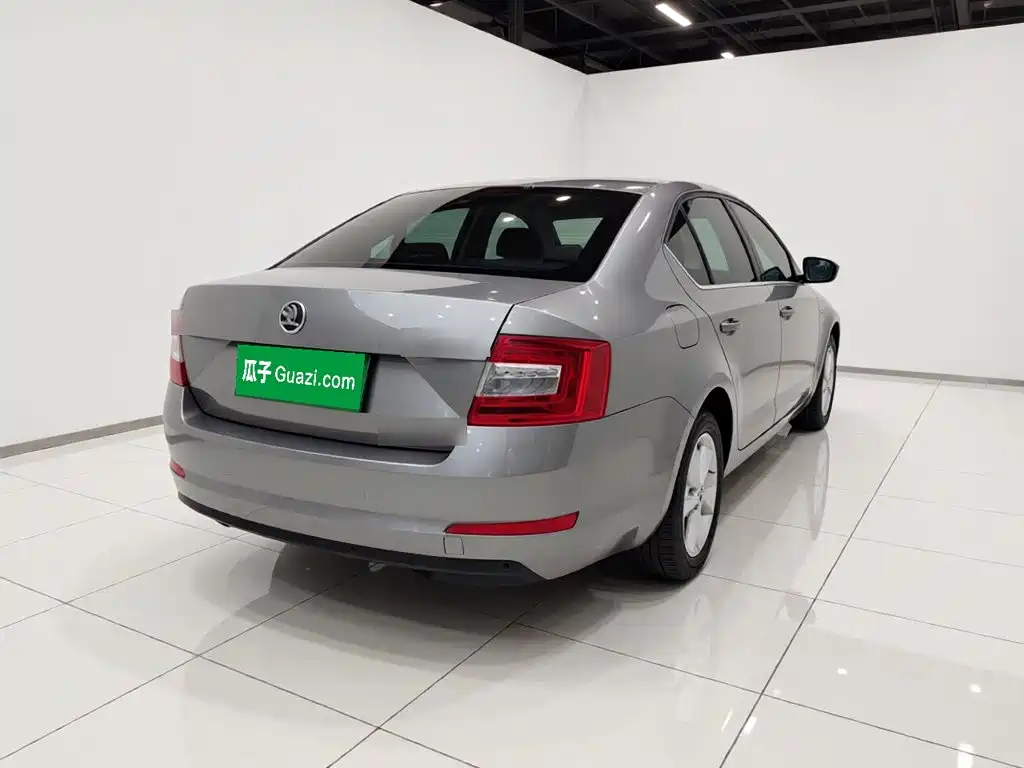 Skoda Octavia 2015 1.6L MT