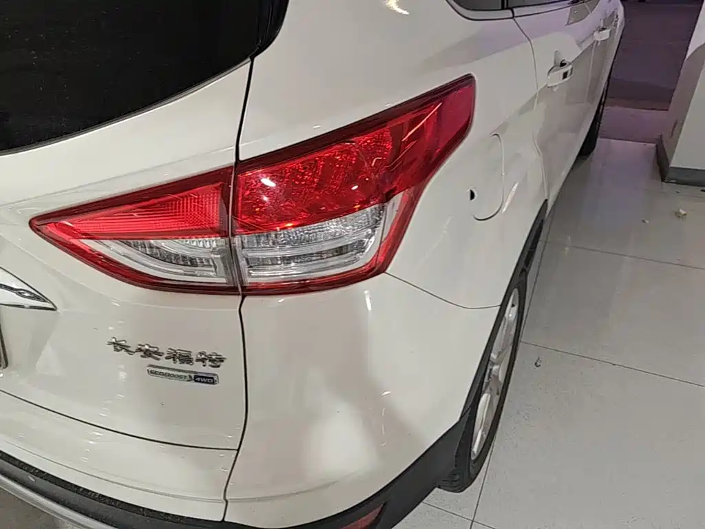 Ford Kuga — миниатюра 8