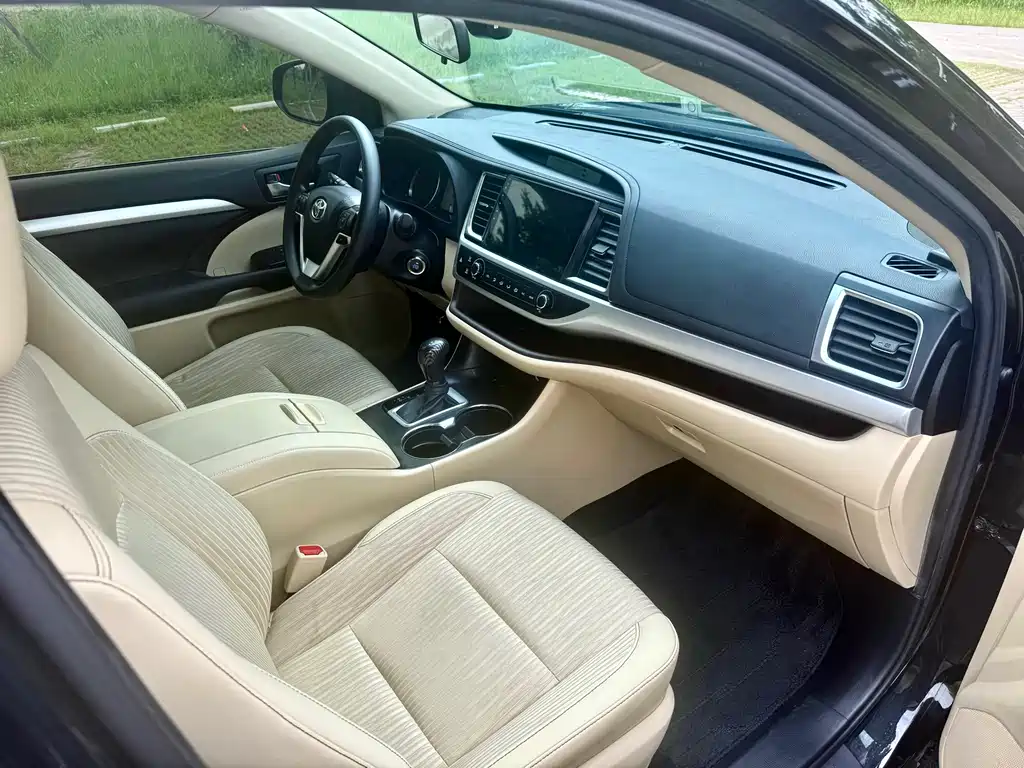 Toyota Highlander 2021 2.0T Elite 7 мест