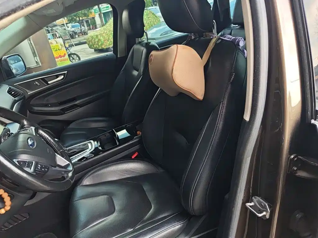 Ford Edge — миниатюра 8