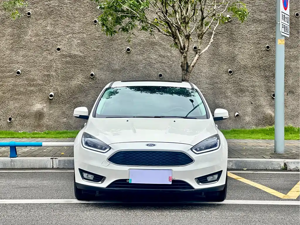 Ford Focus 2015 EcoBoost 125 AT