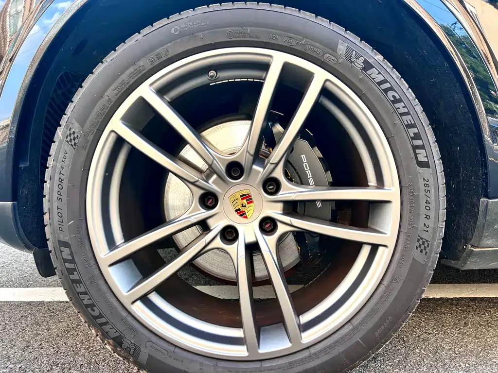Porsche Cayenne — миниатюра 9