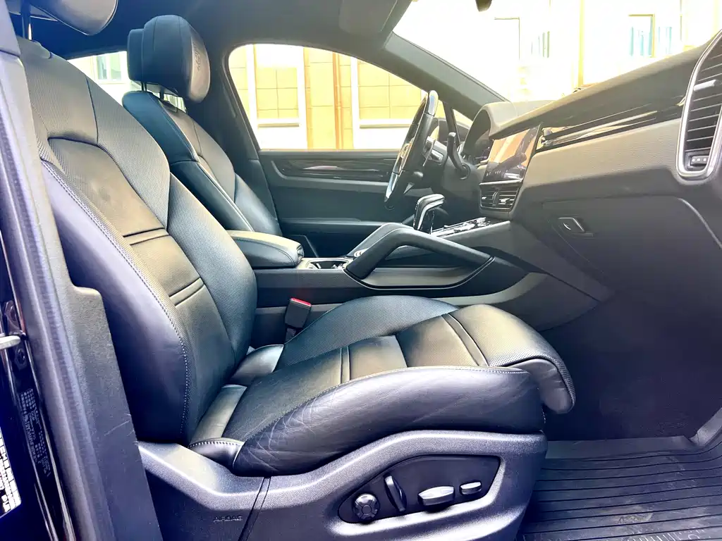 Porsche Cayenne — миниатюра 17