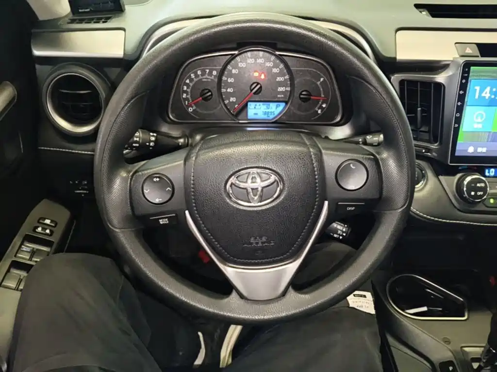 Toyota RAV4 — миниатюра 11