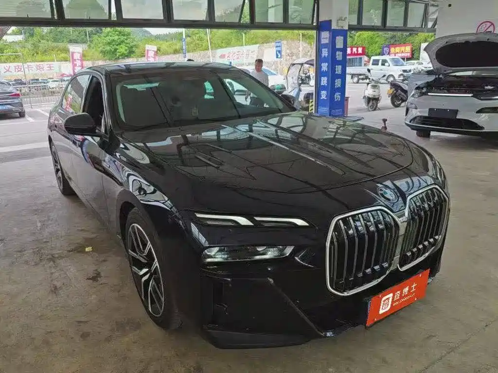 宝马7系 2023款 735Li M运动套装 2025