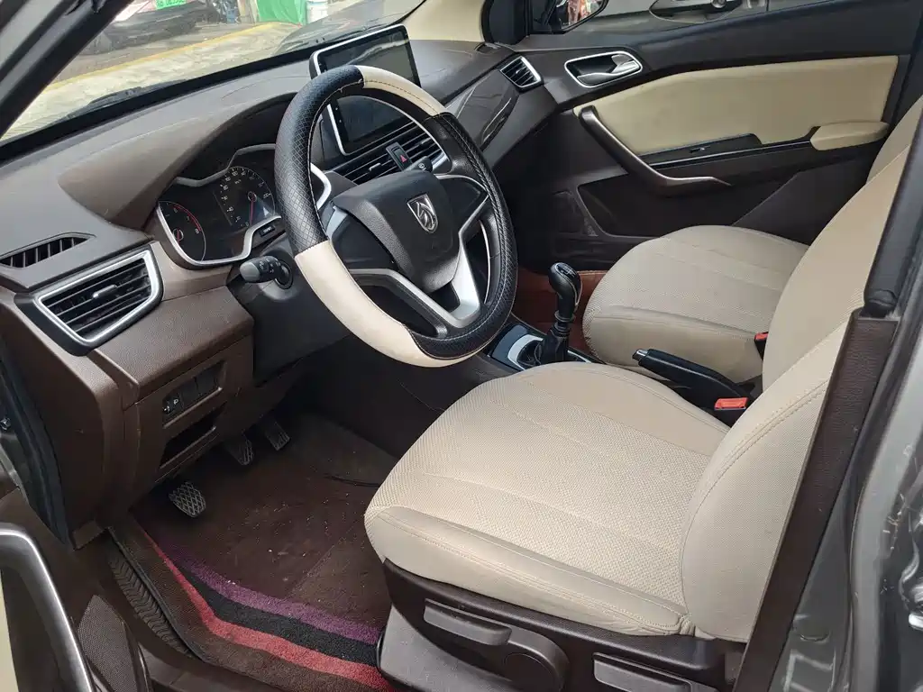 Baojun 310W — миниатюра 4