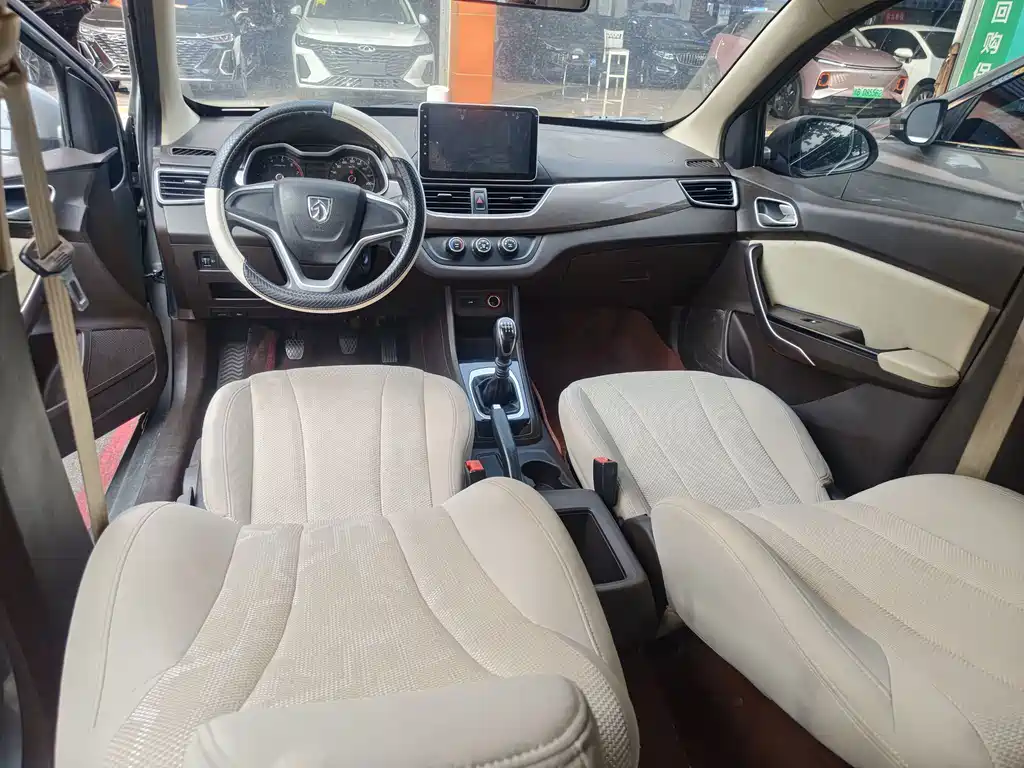 Baojun 310W — миниатюра 5
