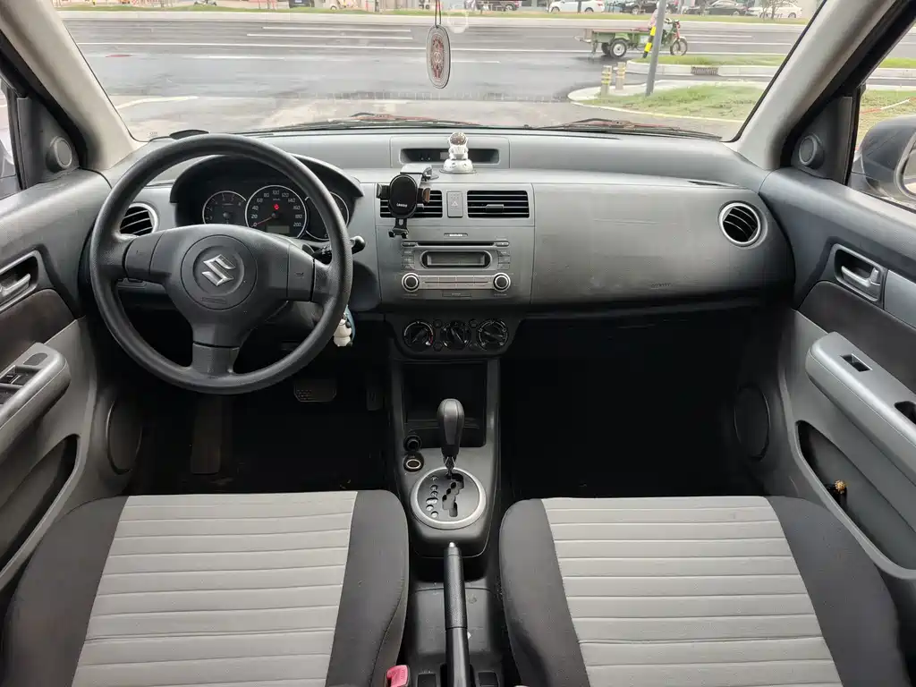 Suzuki Swift — миниатюра 8