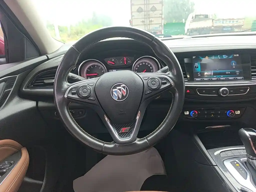 Buick Regal — миниатюра 11
