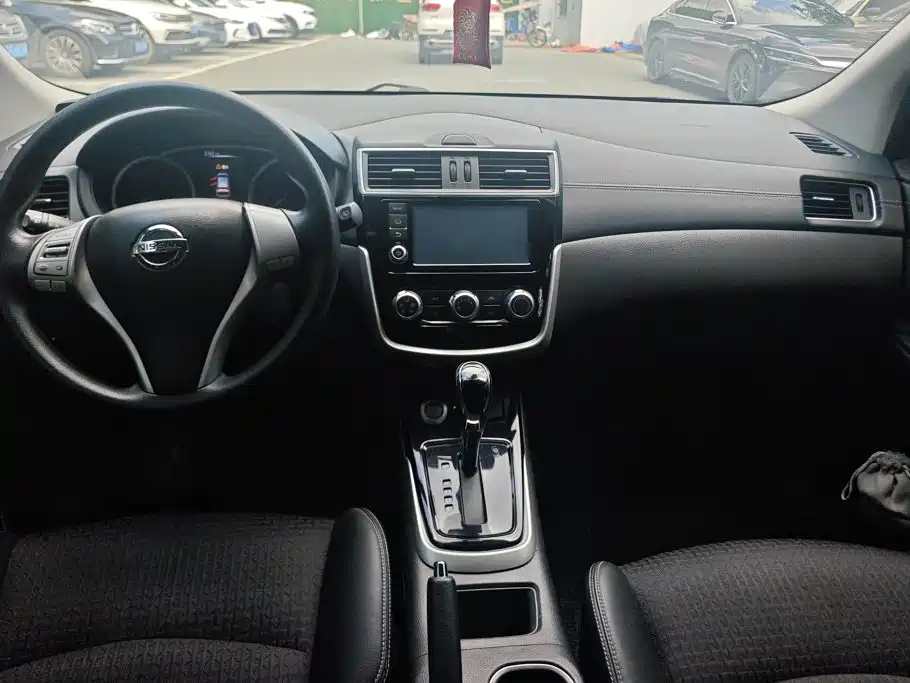 Nissan Tiida — миниатюра 12