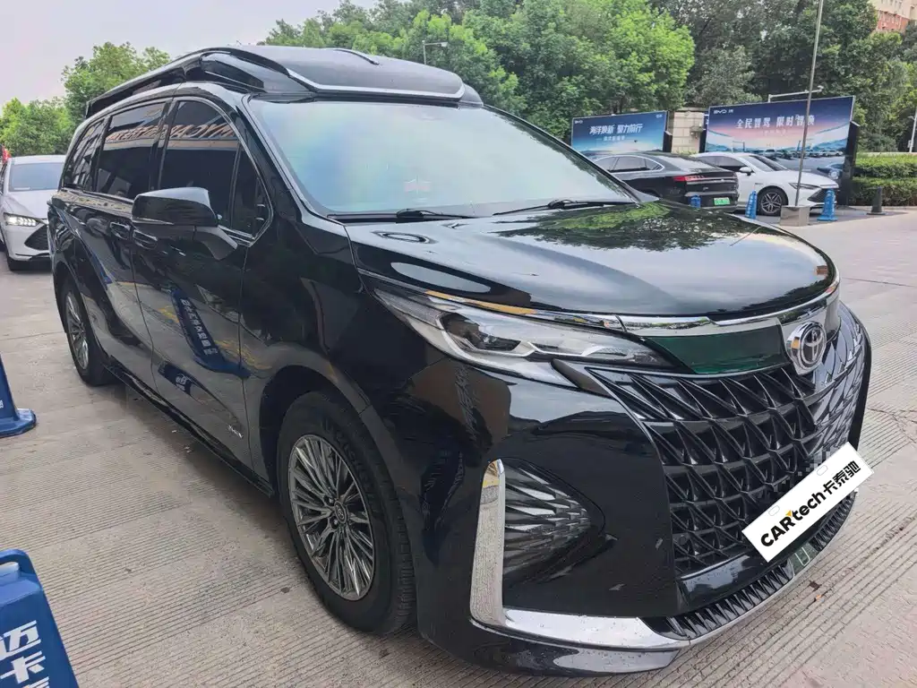 Toyota Sienna — миниатюра 2