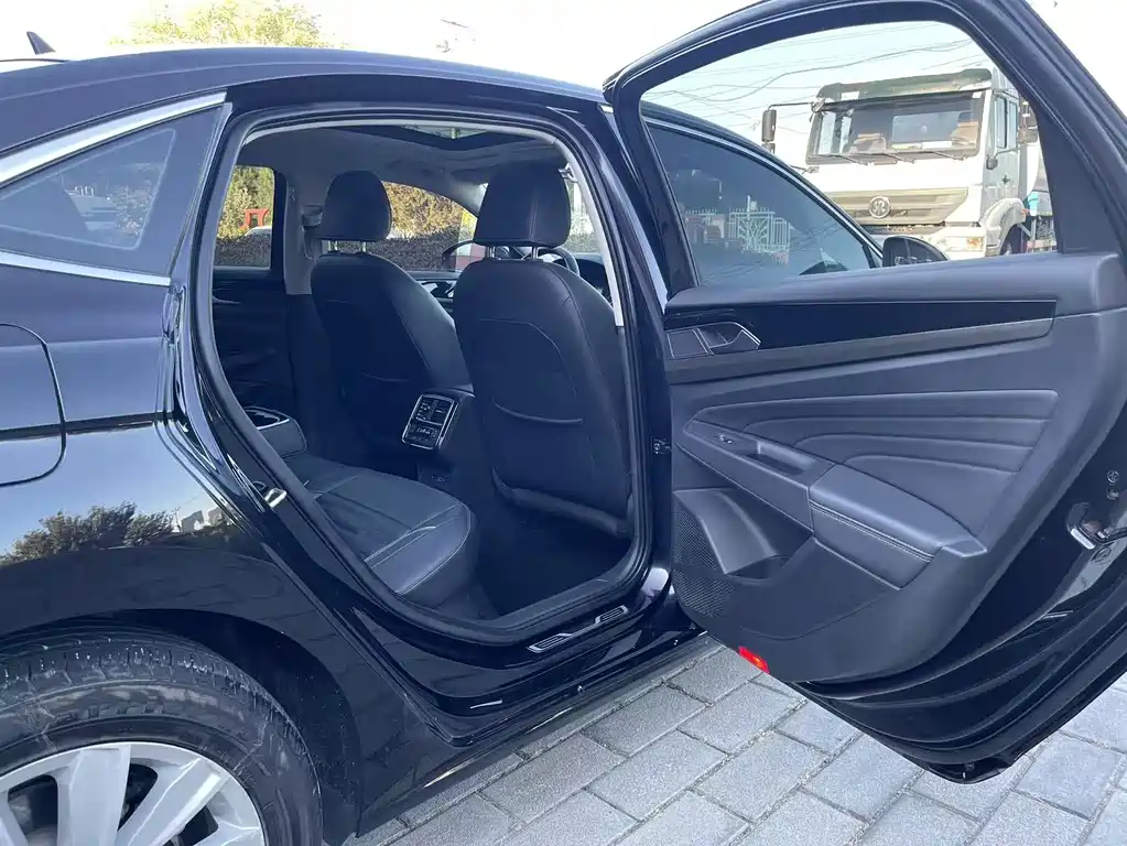 Volkswagen Passat — миниатюра 14