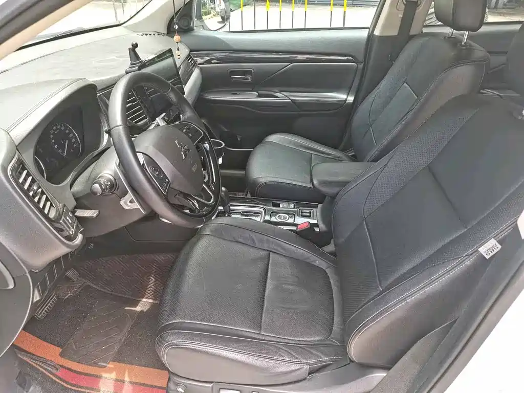 Mitsubishi Outlander — миниатюра 5