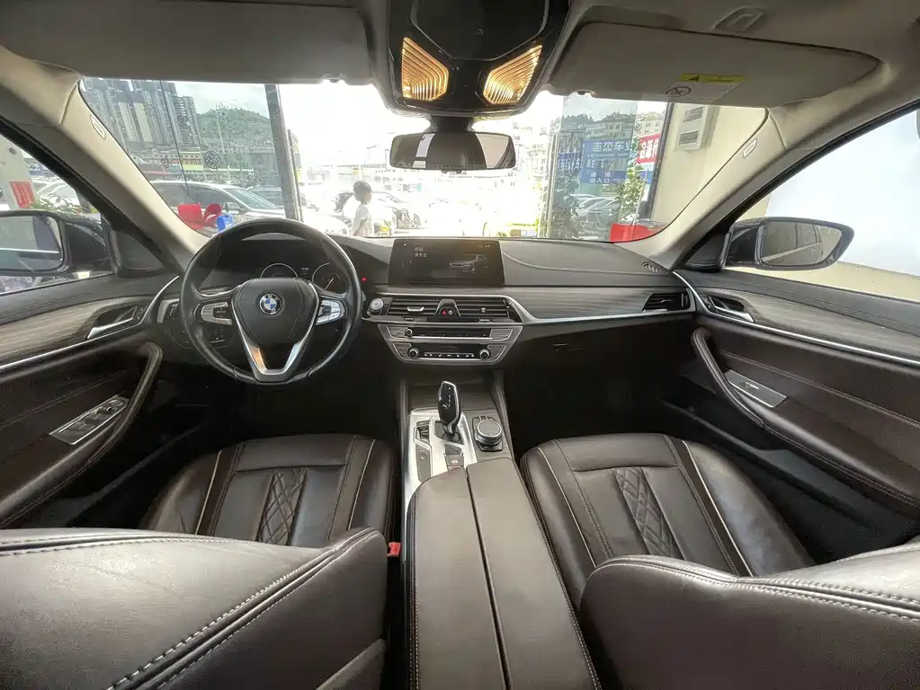 BMW 5 Series New Energy — миниатюра 14