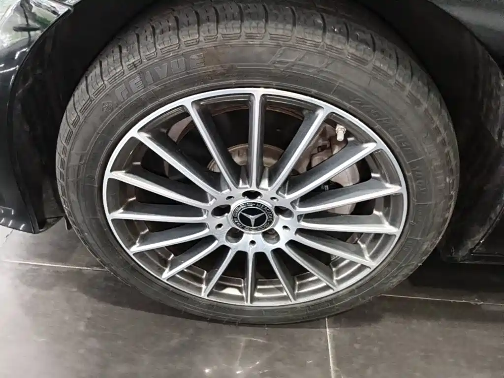 Mercedes-Benz E-Class — миниатюра 23