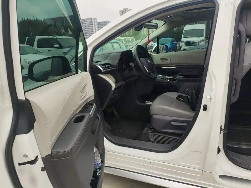 Toyota Granvia — миниатюра 16