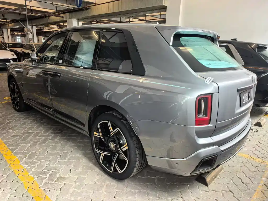 Rolls-Royce Cullinan — миниатюра 3
