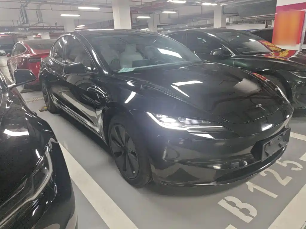 Tesla Model 3 — миниатюра 4